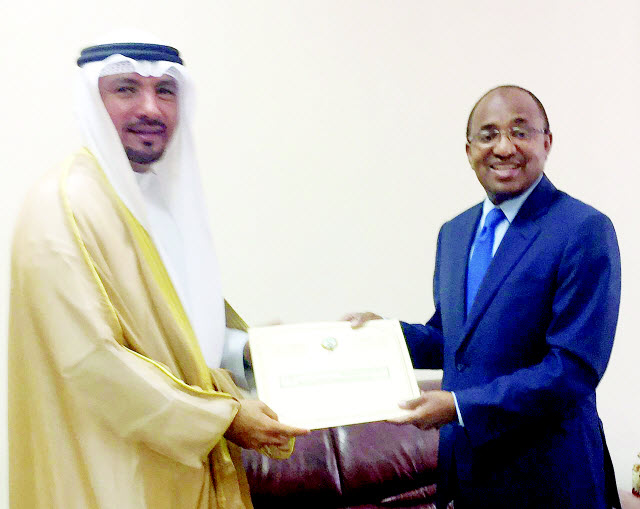 وزير الدفاع التنزاني يؤكد الرغبة الحقيقية بتعزيز العلاقات مع الكويت 